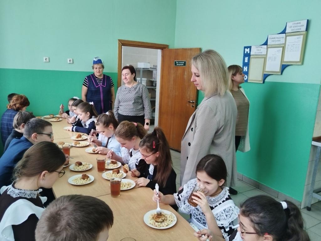 Знакомство с региональным стандартом питания школьников, реализация которого началась с января 2022 года
